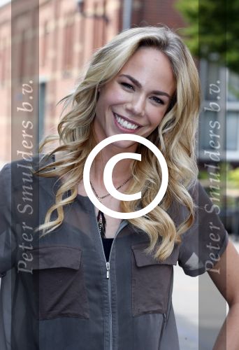 Amsterdam 19 augustus 2015 
Presentatie Expeditie Robinson deelnemers bij de westergasfabriek.. Sharon Doorson, Tim Douwsma, Marian Mudder, Teske de Schepper, Oscar Aerts, Sander Janson, Amara Onwuka, Elle Bandita, Kim Lammers, Kees van der Spek, Wietze de Jager, Klaas van der Eerden, Danny Ghosen, Sandra van Nieuwland, Anna Speller en Jaap Jongbloed met presentatoren Nicolette Kluijver en Dennis Weening