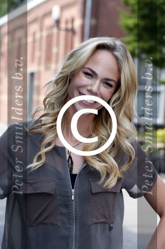 Amsterdam 19 augustus 2015 
Presentatie Expeditie Robinson deelnemers bij de westergasfabriek.. Sharon Doorson, Tim Douwsma, Marian Mudder, Teske de Schepper, Oscar Aerts, Sander Janson, Amara Onwuka, Elle Bandita, Kim Lammers, Kees van der Spek, Wietze de Jager, Klaas van der Eerden, Danny Ghosen, Sandra van Nieuwland, Anna Speller en Jaap Jongbloed met presentatoren Nicolette Kluijver en Dennis Weening