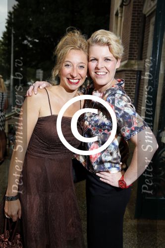 Amsterdam 31 augustus 2015 
Premiere meiden van de herengracht in het tropenmuseum. Nina Nomden met een collega
