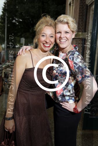 Amsterdam 31 augustus 2015 
Premiere meiden van de herengracht in het tropenmuseum. Nina Nomden met een collega