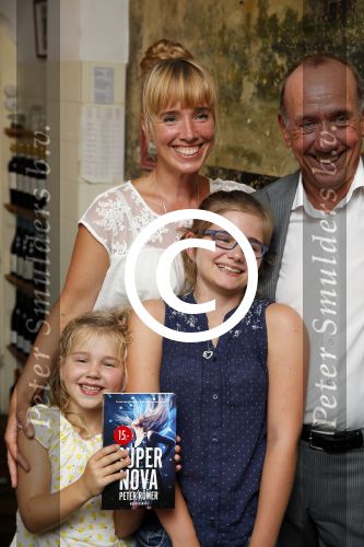 Amsterdam 31 augustus 2015 
Boekpresentatie Peter Romer , Super Nova. Peter met zijn vrouw dochter Nynke en zoon en kleinkinderen