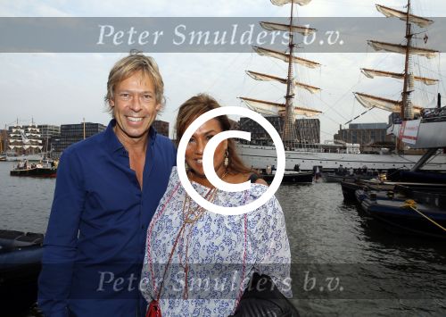 Amsterdam 19 augustus 2015 
Div bn ers eten bij restaurant op brug bij sail. Patty Brard met Antoine