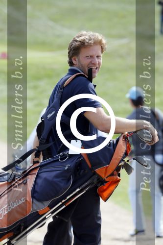 Zandvoort 5 september 2015
 
Op zaterdag 5 september zal traditiegetrouw de Charity Challenge van het KLM Open plaatsvinden op de Kennemer G&CC. Bekende Nederlanders spelen met genodigden van partners en sponsoren van het KLM Open voor het goede doel, UNICEF. Onder de deelnemende BNâ€™ers bevinden zich Jeroen Rietbergen, Bryan Roy, Daan Slooter, , Winston Gerschtanowitz Ties Kruize, Willem van Hanegem, Elsemieke Havenga, Ferry Maat, Jan Lammers, Toine van Peperstraten,Peter Paul Muller,  Ed de Goey, Floris Jan Bovelander en Willy van de Kerkhof en Nicolien Sauerbrei