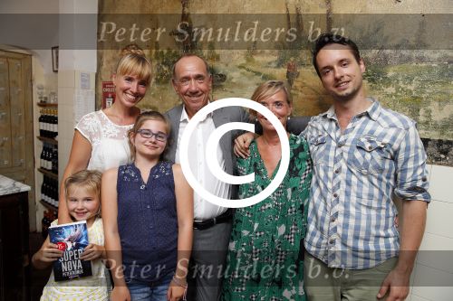 Amsterdam 31 augustus 2015 
Boekpresentatie Peter Romer , Super Nova. Peter met zijn vrouw dochter Nynke en zoon en kleinkinderen