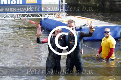 Amsterdam 6 september 2015
ALS Amsterdam City Swim in de grachten van Amsterdam met veel bekende nederlanders.
Pieter v d Hoogenband samen met Maarten v d Weijden