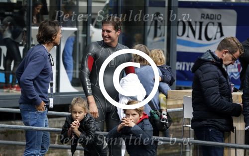 Amsterdam 6 september 2015
ALS Amsterdam City Swim in de grachten van Amsterdam met veel bekende nederlanders.
Pieter v d Hoogenband kwam samen met zijn vriendin Marie Jose Crooijmans