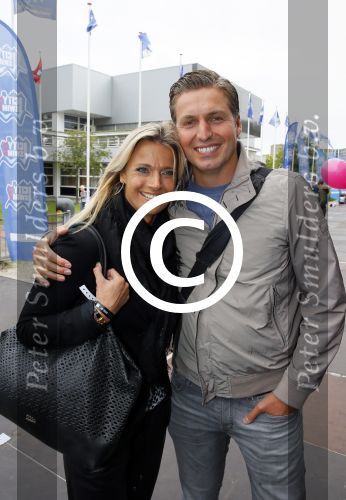 Amsterdam 6 september 2015
ALS Amsterdam City Swim in de grachten van Amsterdam met veel bekende nederlanders.
Pieter v d Hoogenband kwam samen met zijn vriendin Marie Jose Crooijmans