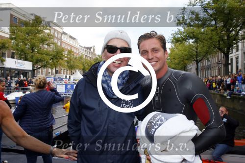 Amsterdam 6 september 2015
ALS Amsterdam City Swim in de grachten van Amsterdam met veel bekende nederlanders.
Pieter v d Hoogenband kwam samen met zijn vriendin Marie Jose Crooijmans
