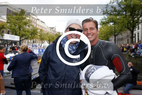 Amsterdam 6 september 2015
ALS Amsterdam City Swim in de grachten van Amsterdam met veel bekende nederlanders.
Pieter v d Hoogenband kwam samen met zijn vriendin Marie Jose Crooijmans