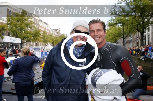 Amsterdam 6 september 2015
ALS Amsterdam City Swim in de grachten van Amsterdam met veel bekende nederlanders.
Pieter v d Hoogenband kwam samen met zijn vriendin Marie Jose Crooijmans