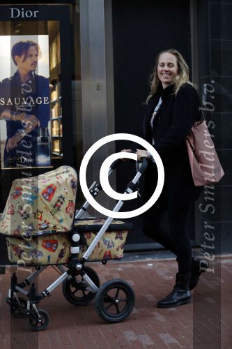 Amsterdam 7 september 2015
Regina Romeijn achter de kinderwagen
