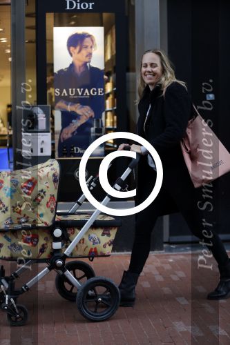 Amsterdam 7 september 2015
Regina Romeijn achter de kinderwagen