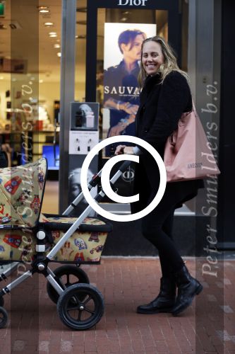 Amsterdam 7 september 2015
Regina Romeijn achter de kinderwagen