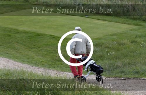 Zandvoort 5 september 2015
 
Op zaterdag 5 september zal traditiegetrouw de Charity Challenge van het KLM Open plaatsvinden op de Kennemer G&CC. Bekende Nederlanders spelen met genodigden van partners en sponsoren van het KLM Open voor het goede doel, UNICEF. Onder de deelnemende BNâ€™ers bevinden zich Jeroen Rietbergen, Bryan Roy, Daan Slooter, , Winston Gerschtanowitz Ties Kruize, Willem van Hanegem, Elsemieke Havenga, Ferry Maat, Jan Lammers, Toine van Peperstraten,Peter Paul Muller,  Ed de Goey, Floris Jan Bovelander en Willy van de Kerkhof en Nicolien Sauerbrei