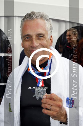 Amsterdam 6 september 2015
ALS Amsterdam City Swim in de grachten van Amsterdam met veel bekende nederlanders.
Robert Schoemacher