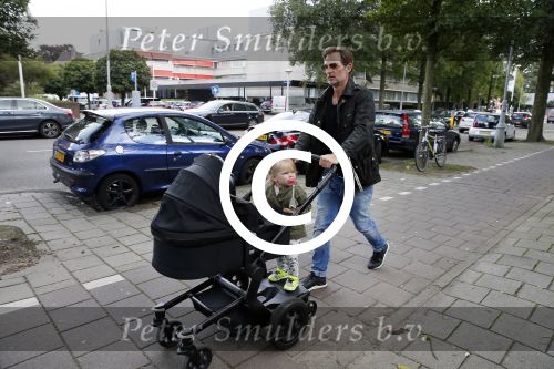 Amsterdam 1 september 2015 
Ronald de Boer met dochter achter de kinderwagen