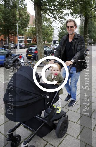 Amsterdam 1 september 2015 
Ronald de Boer met dochter achter de kinderwagen