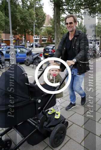 Amsterdam 1 september 2015 
Ronald de Boer met dochter achter de kinderwagen