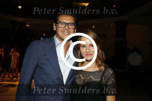 Amsterdam 31 augustus 2015 
Premiere meiden van de herengracht in het tropenmuseum. Sanne Langelaar met vriend