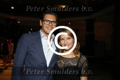 Amsterdam 31 augustus 2015 
Premiere meiden van de herengracht in het tropenmuseum. Sanne Langelaar met vriend