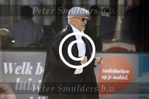 Amsterdam 20 augustus 2015 
Theo Heuft en zijn vriendin rennen om de bus te halen.