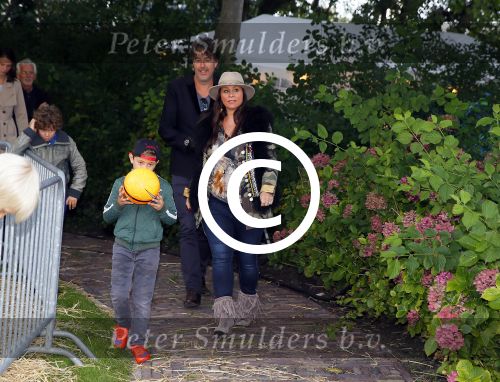 Nigtevecht 5 september 2015
Trijntje Oosterhuis treedt zwanger op bij het muziekfeest in NIgtevecht. Ook haar beide zoons zijn erbij