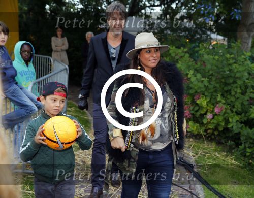 Nigtevecht 5 september 2015
Trijntje Oosterhuis treedt zwanger op bij het muziekfeest in NIgtevecht. Ook haar beide zoons zijn erbij