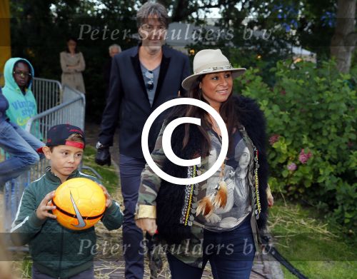 Nigtevecht 5 september 2015
Trijntje Oosterhuis treedt zwanger op bij het muziekfeest in NIgtevecht. Ook haar beide zoons zijn erbij