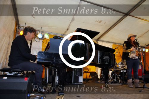 Nigtevecht 5 september 2015
Trijntje Oosterhuis treedt zwanger op bij het muziekfeest in NIgtevecht. Ook haar beide zoons zijn erbij