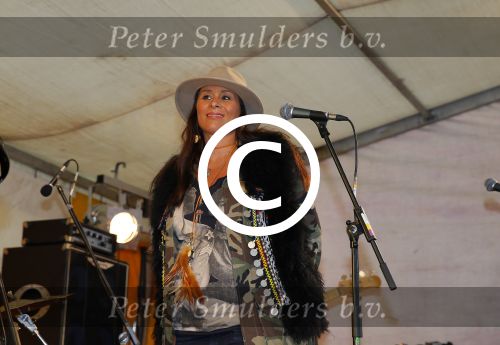 Nigtevecht 5 september 2015
Trijntje Oosterhuis treedt zwanger op bij het muziekfeest in NIgtevecht. Ook haar beide zoons zijn erbij