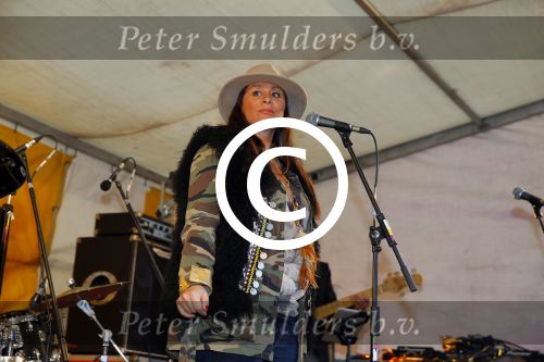Nigtevecht 5 september 2015
Trijntje Oosterhuis treedt zwanger op bij het muziekfeest in NIgtevecht. Ook haar beide zoons zijn erbij