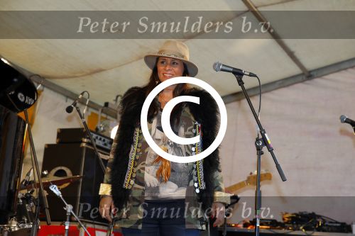 Nigtevecht 5 september 2015
Trijntje Oosterhuis treedt zwanger op bij het muziekfeest in NIgtevecht. Ook haar beide zoons zijn erbij