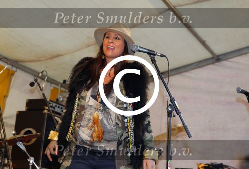 Nigtevecht 5 september 2015
Trijntje Oosterhuis treedt zwanger op bij het muziekfeest in NIgtevecht. Ook haar beide zoons zijn erbij