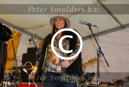 Nigtevecht 5 september 2015
Trijntje Oosterhuis treedt zwanger op bij het muziekfeest in NIgtevecht. Ook haar beide zoons zijn erbij