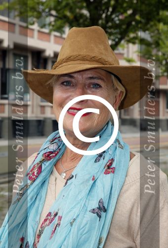 Den Haag 31 augustus 2015
Vivian Boelen bij opening Fafa dansschool.