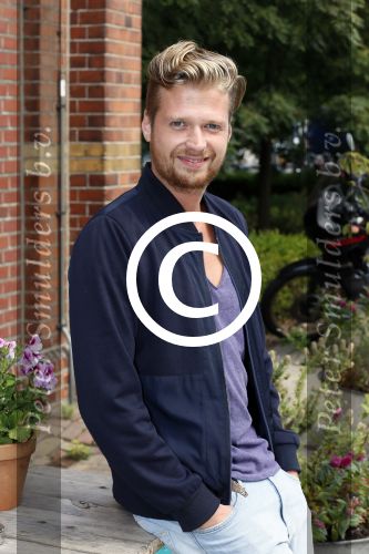 Amsterdam 19 augustus 2015 
Presentatie Expeditie Robinson deelnemers bij de westergasfabriek.. Sharon Doorson, Tim Douwsma, Marian Mudder, Teske de Schepper, Oscar Aerts, Sander Janson, Amara Onwuka, Elle Bandita, Kim Lammers, Kees van der Spek, Wietze de Jager, Klaas van der Eerden, Danny Ghosen, Sandra van Nieuwland, Anna Speller en Jaap Jongbloed met presentatoren Nicolette Kluijver en Dennis Weening