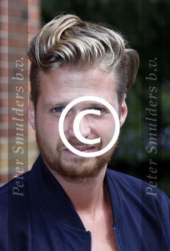 Amsterdam 19 augustus 2015 
Presentatie Expeditie Robinson deelnemers bij de westergasfabriek.. Sharon Doorson, Tim Douwsma, Marian Mudder, Teske de Schepper, Oscar Aerts, Sander Janson, Amara Onwuka, Elle Bandita, Kim Lammers, Kees van der Spek, Wietze de Jager, Klaas van der Eerden, Danny Ghosen, Sandra van Nieuwland, Anna Speller en Jaap Jongbloed met presentatoren Nicolette Kluijver en Dennis Weening