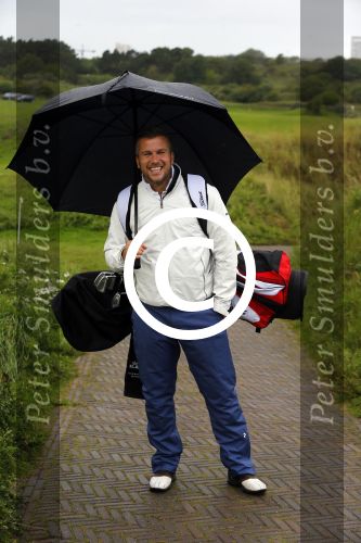 Zandvoort 5 september 2015
 
Op zaterdag 5 september zal traditiegetrouw de Charity Challenge van het KLM Open plaatsvinden op de Kennemer G&CC. Bekende Nederlanders spelen met genodigden van partners en sponsoren van het KLM Open voor het goede doel, UNICEF. Onder de deelnemende BNâ€™ers bevinden zich Jeroen Rietbergen, Bryan Roy, Daan Slooter, , Winston Gerschtanowitz Ties Kruize, Willem van Hanegem, Elsemieke Havenga, Ferry Maat, Jan Lammers, Toine van Peperstraten,Peter Paul Muller,  Ed de Goey, Floris Jan Bovelander en Willy van de Kerkhof en Nicolien Sauerbrei