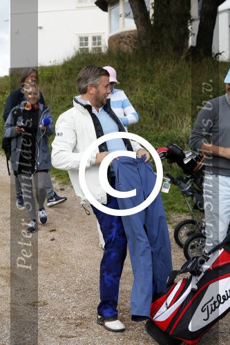 Zandvoort 5 september 2015
 
Op zaterdag 5 september zal traditiegetrouw de Charity Challenge van het KLM Open plaatsvinden op de Kennemer G&CC. Bekende Nederlanders spelen met genodigden van partners en sponsoren van het KLM Open voor het goede doel, UNICEF. Onder de deelnemende BNâ€™ers bevinden zich Jeroen Rietbergen, Bryan Roy, Daan Slooter, , Winston Gerschtanowitz Ties Kruize, Willem van Hanegem, Elsemieke Havenga, Ferry Maat, Jan Lammers, Toine van Peperstraten,Peter Paul Muller,  Ed de Goey, Floris Jan Bovelander en Willy van de Kerkhof en Nicolien Sauerbrei