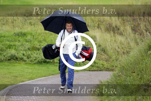 Zandvoort 5 september 2015
 
Op zaterdag 5 september zal traditiegetrouw de Charity Challenge van het KLM Open plaatsvinden op de Kennemer G&CC. Bekende Nederlanders spelen met genodigden van partners en sponsoren van het KLM Open voor het goede doel, UNICEF. Onder de deelnemende BNâ€™ers bevinden zich Jeroen Rietbergen, Bryan Roy, Daan Slooter, , Winston Gerschtanowitz Ties Kruize, Willem van Hanegem, Elsemieke Havenga, Ferry Maat, Jan Lammers, Toine van Peperstraten,Peter Paul Muller,  Ed de Goey, Floris Jan Bovelander en Willy van de Kerkhof en Nicolien Sauerbrei