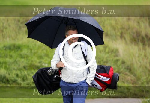 Zandvoort 5 september 2015
 
Op zaterdag 5 september zal traditiegetrouw de Charity Challenge van het KLM Open plaatsvinden op de Kennemer G&CC. Bekende Nederlanders spelen met genodigden van partners en sponsoren van het KLM Open voor het goede doel, UNICEF. Onder de deelnemende BNâ€™ers bevinden zich Jeroen Rietbergen, Bryan Roy, Daan Slooter, , Winston Gerschtanowitz Ties Kruize, Willem van Hanegem, Elsemieke Havenga, Ferry Maat, Jan Lammers, Toine van Peperstraten,Peter Paul Muller,  Ed de Goey, Floris Jan Bovelander en Willy van de Kerkhof en Nicolien Sauerbrei
