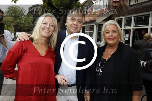 Blaricum 6 september 2016
Surprise party voor Willibrord Frequin zijn 75e verjaardag bij  Moeke Spijstra.
Zijn vriendin kinderen en kleinkinderen zijn natuurlijk aanwezig. Aad Dorien en Els Ouborg
