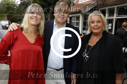 Blaricum 6 september 2016
Surprise party voor Willibrord Frequin zijn 75e verjaardag bij  Moeke Spijstra.
Zijn vriendin kinderen en kleinkinderen zijn natuurlijk aanwezig. Aad Dorien en Els Ouborg