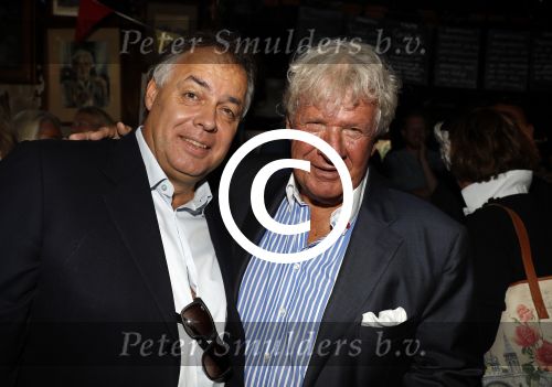 Blaricum 6 september 2016
Surprise party voor Willibrord Frequin zijn 75e verjaardag bij  Moeke Spijstra.
Zijn vriendin kinderen en kleinkinderen zijn natuurlijk aanwezig. Aad Dorien en Els Ouborg