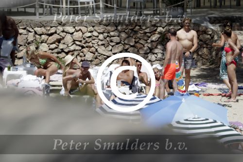 ibiza 27 juni 2016 
Stranddag van Nick en Kirsten Schilder de dag na hun trouwen bij el chirinquito.
Aanwezig oa Jan en Liza Smit Simon en Annemarie Keizer Jaap Kwakman met vriendin Aloys Buys met vriendin Jaap Reesema