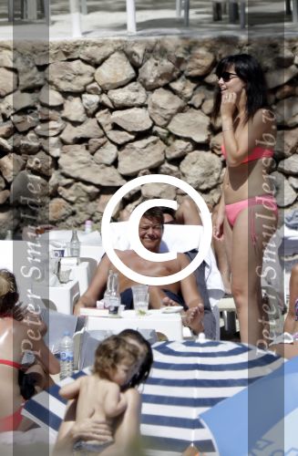 ibiza 27 juni 2016 
Stranddag van Nick en Kirsten Schilder de dag na hun trouwen bij el chirinquito.
Aanwezig oa Jan en Liza Smit Simon en Annemarie Keizer Jaap Kwakman met vriendin Aloys Buys met vriendin Jaap Reesema