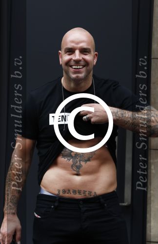 Amsterdam 21 juni 2016
Andy v d Mweyde op de pc hooftstraat met een shirt van 10official aan. (Merk van Rodney Sneijder)