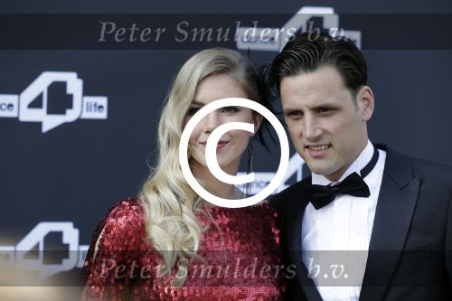 Amsterdam 24 juni 2016
Dance4life gala in het Hilton hotel. Anouk Hoogendijk met vriend