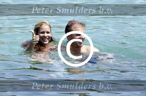 ibiza 27 juni 2016 
Stranddag van Nick en Kirsten Schilder de dag na hun trouwen bij el chirinquito.
Aanwezig oa Jan en Liza Smit Simon en Annemarie Keizer Jaap Kwakman met vriendin Aloys Buys met vriendin Jaap Reesema. Armin v Buuren met zijn vrouw Erika