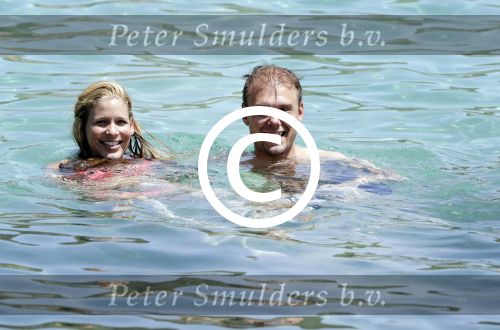 ibiza 27 juni 2016 
Stranddag van Nick en Kirsten Schilder de dag na hun trouwen bij el chirinquito.
Aanwezig oa Jan en Liza Smit Simon en Annemarie Keizer Jaap Kwakman met vriendin Aloys Buys met vriendin Jaap Reesema. Armin v Buuren met zijn vrouw Erika